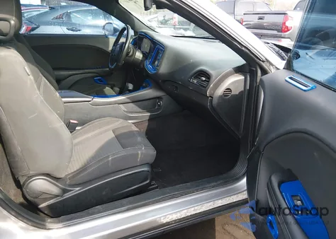 2018 Dodge Challenger Sxt z USA, uszkodzony, nr VIN 2C3CDZAGXJH242457